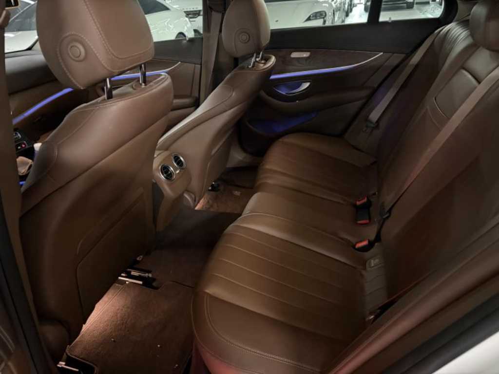 Mercedes Benz E class - Vista 6