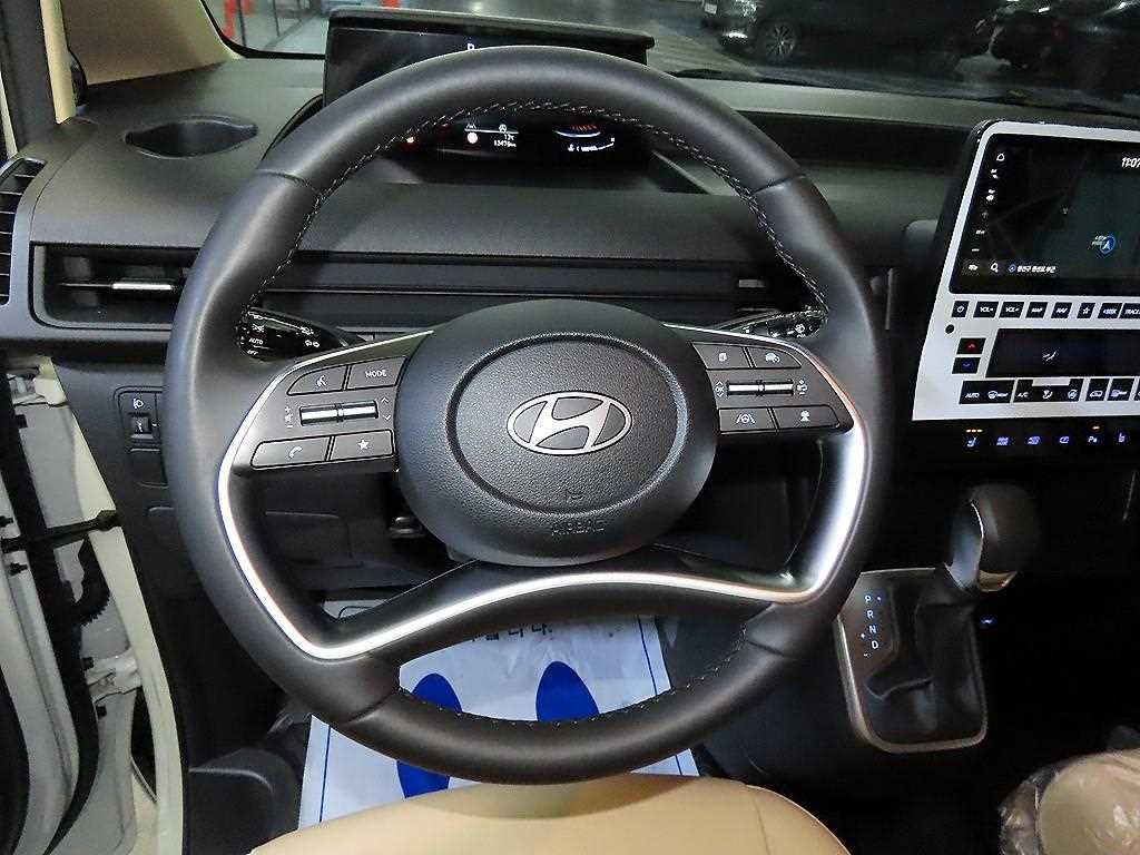 HYUNDAI Staria - Vista 8