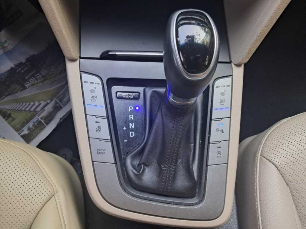 HYUNDAI Avante - Vista 12