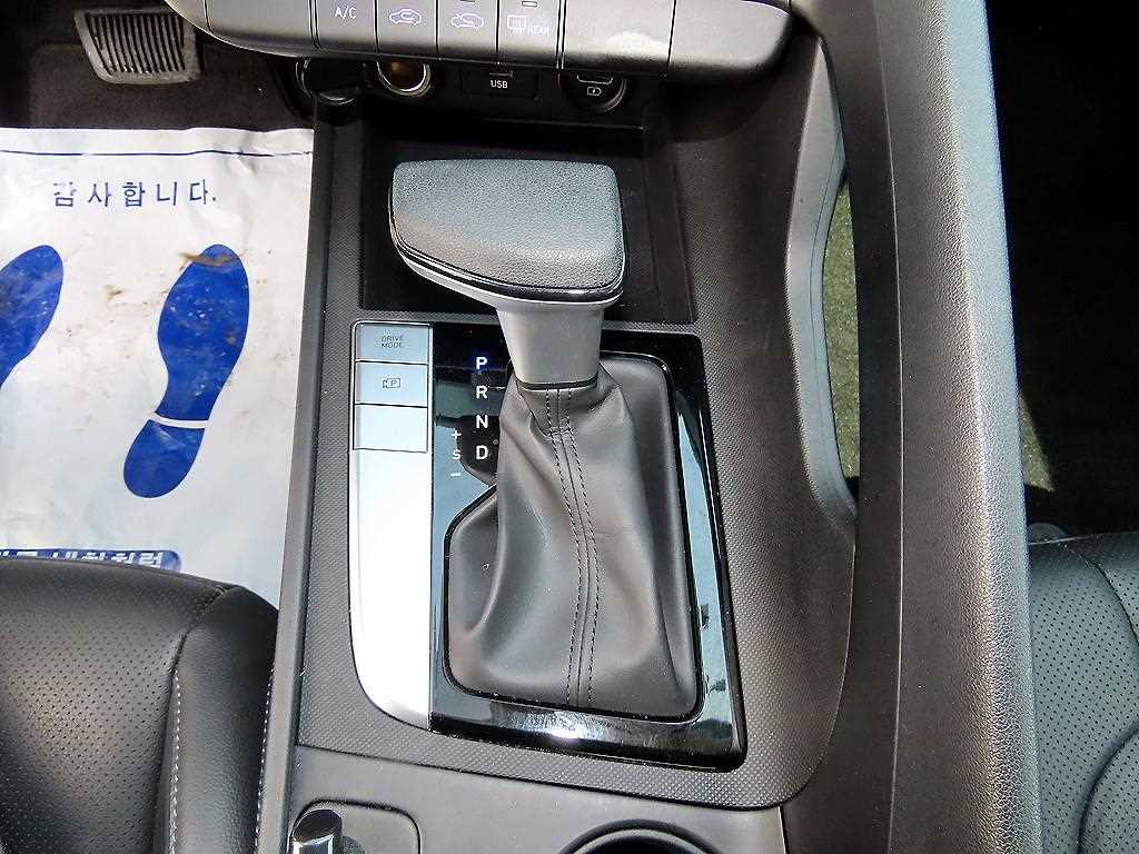 HYUNDAI Avante - Vista 10