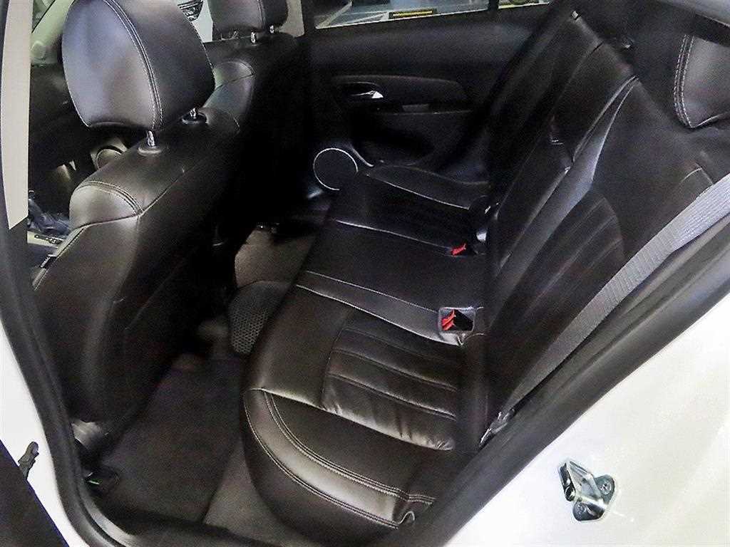 Chevrolet Cruise - Vista 7