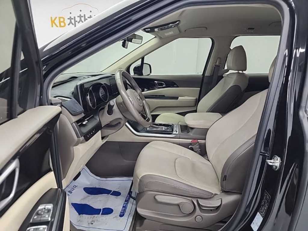 KIA Carnival - Vista 11