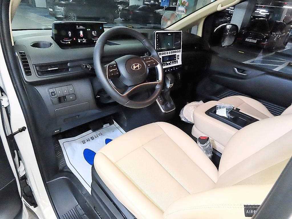 HYUNDAI Staria - Vista 10
