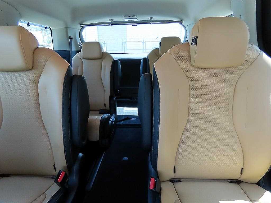 KIA Carnival - Vista 7