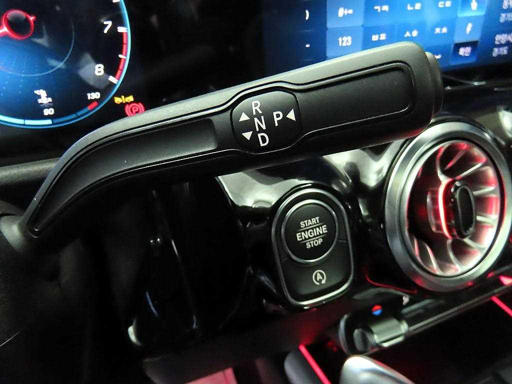 Mercedes Benz GLA Class - Vista 12