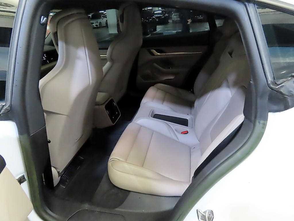 Porsche Taycan - Vista 7