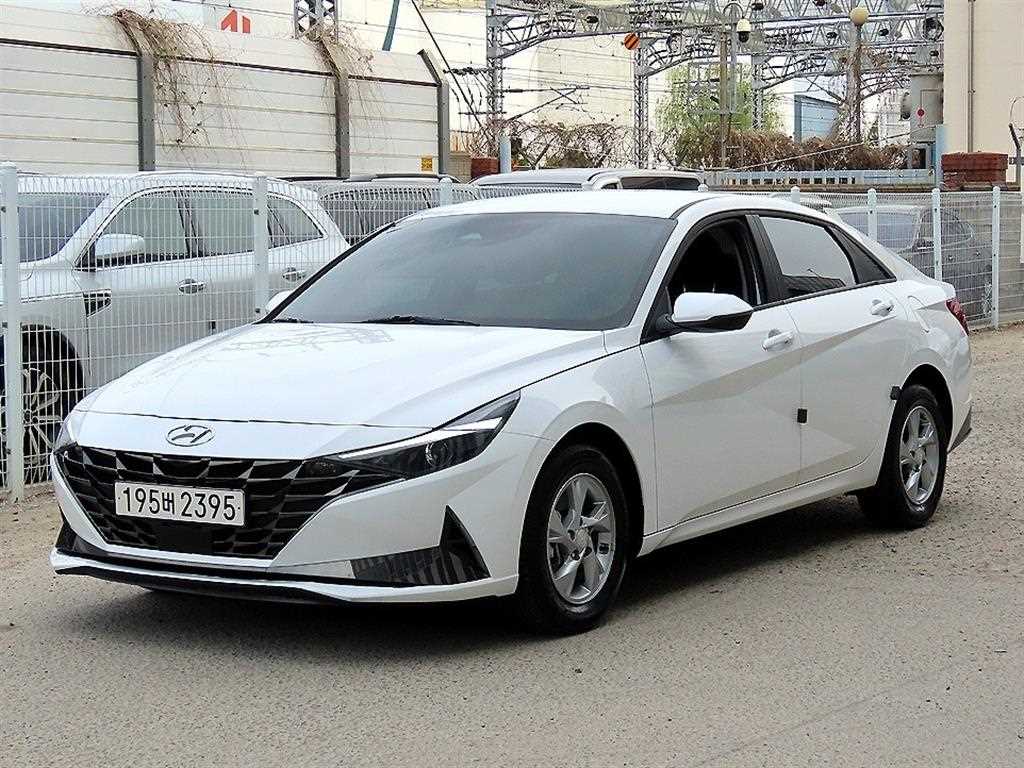 HYUNDAI Avante - Vista 2