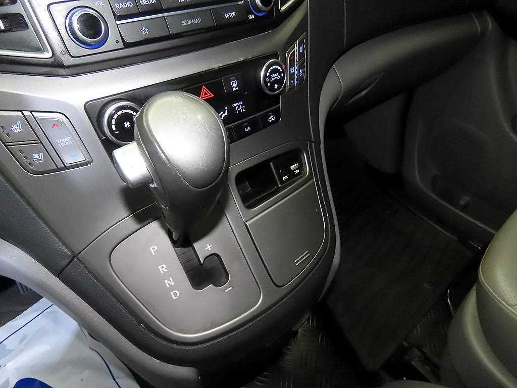 HYUNDAI Starex - Vista 12