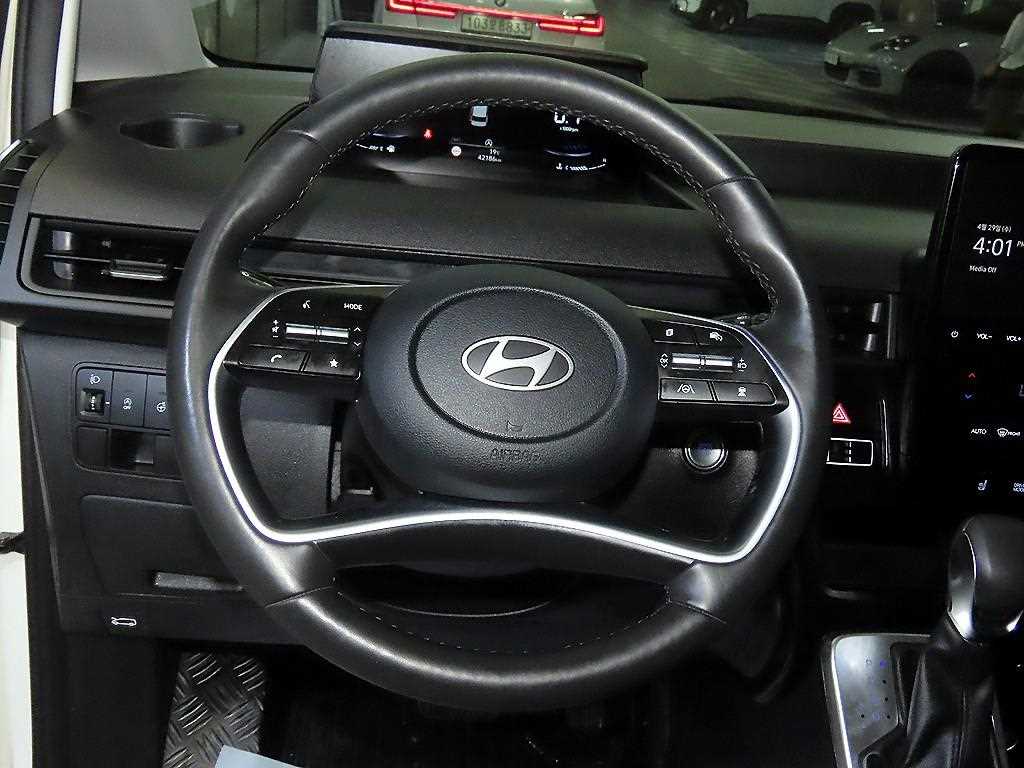 HYUNDAI Staria - Vista 8