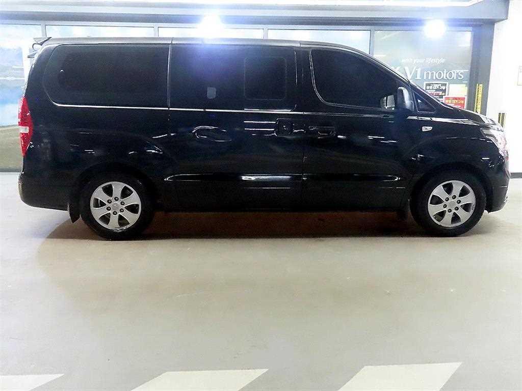 HYUNDAI Starex - Vista 3