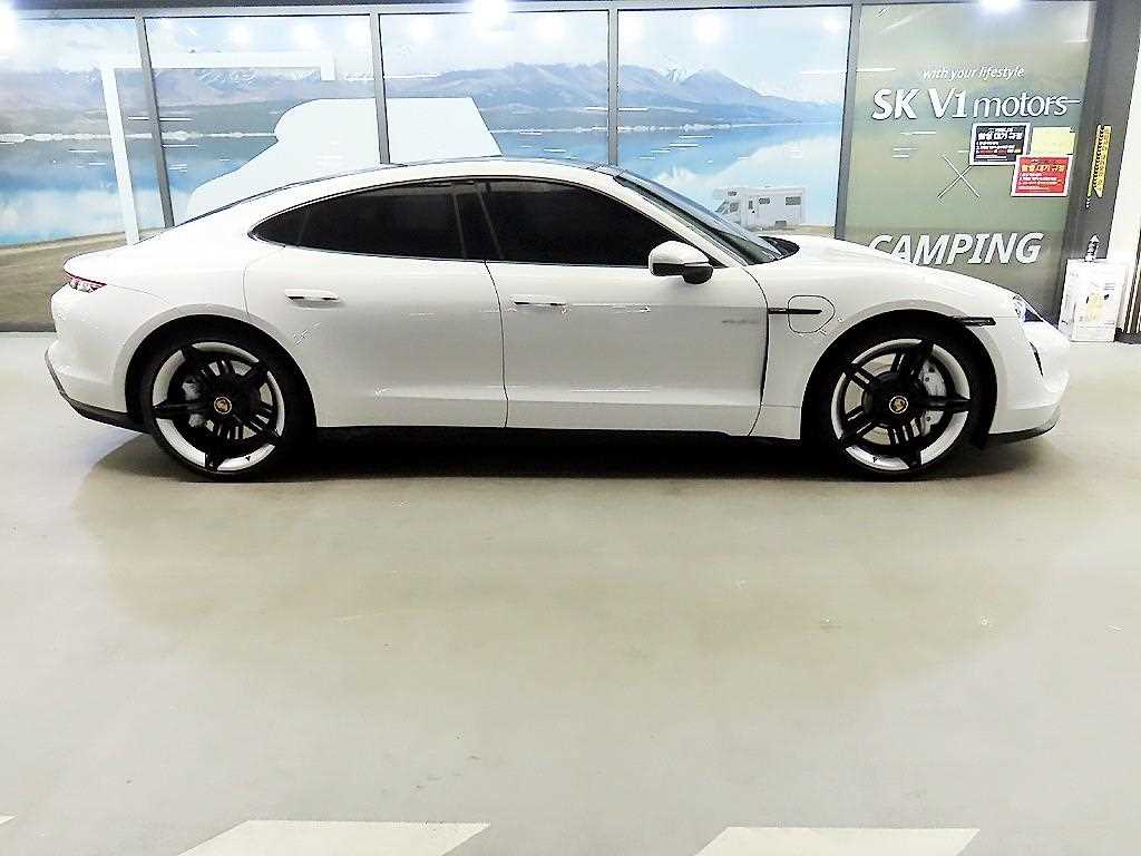 Porsche Taycan - Vista 3