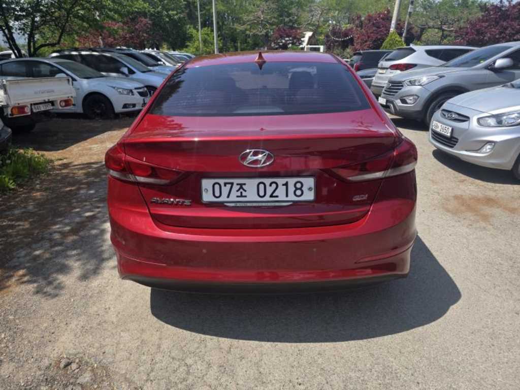 HYUNDAI Avante - Vista 4