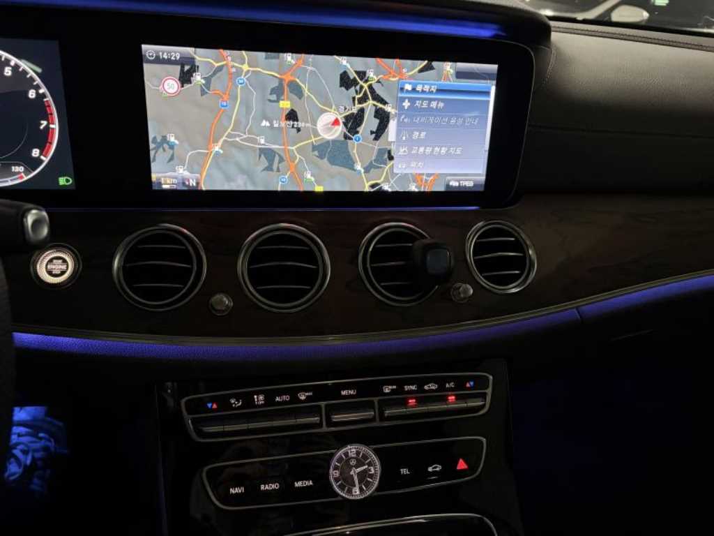 Mercedes Benz E class - Vista 7
