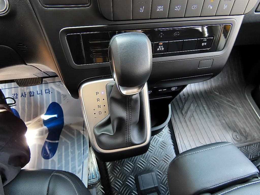 HYUNDAI Staria - Vista 12