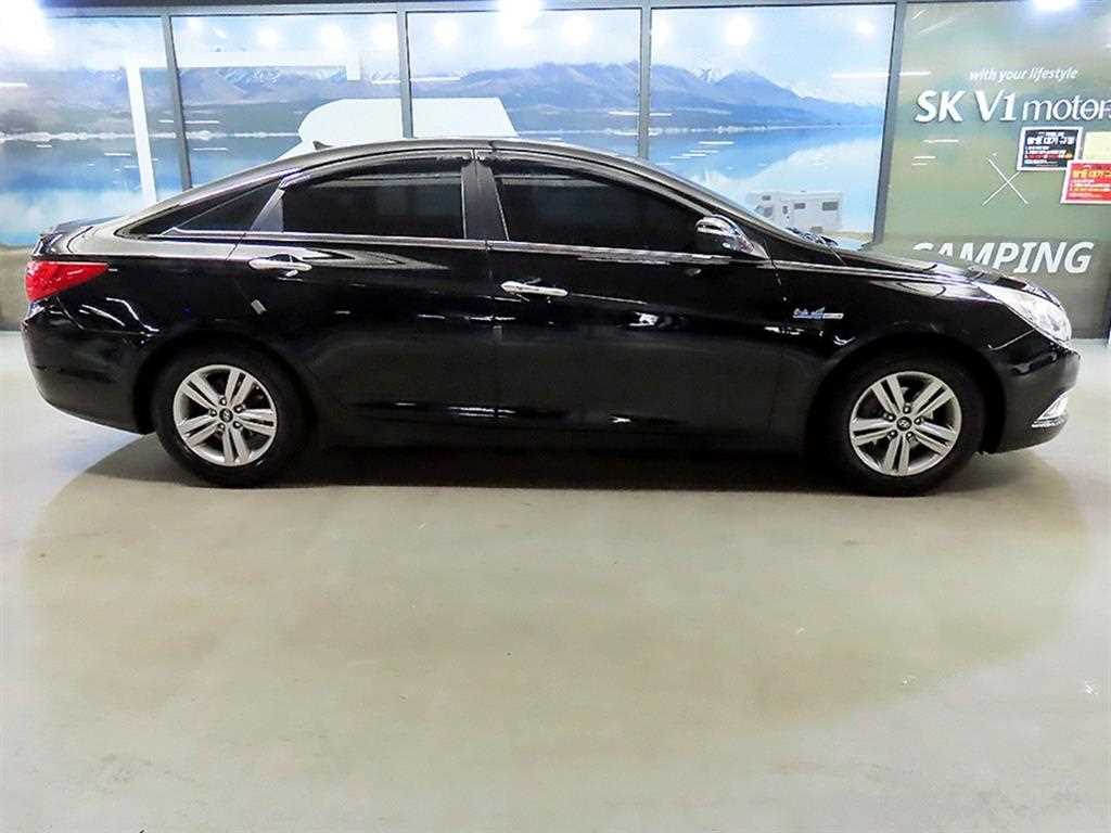 HYUNDAI Sonata - Vista 3