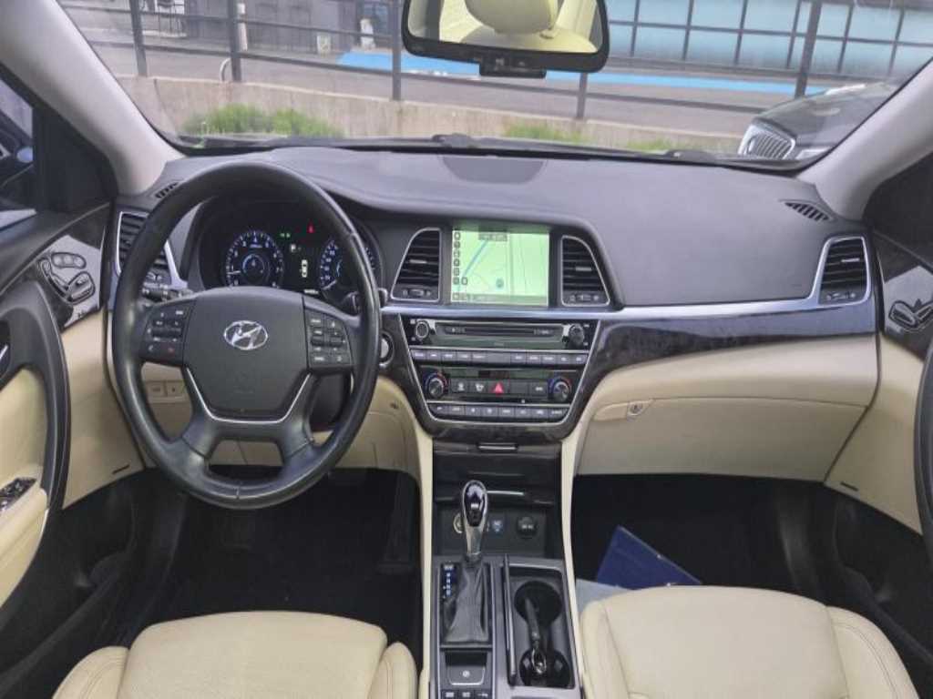 HYUNDAI Aslan - Vista 5