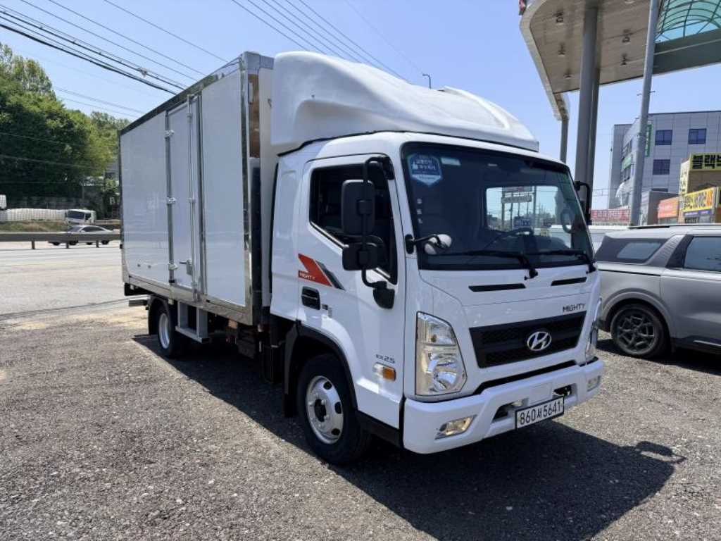 medium and large cargo truck - Vista 2