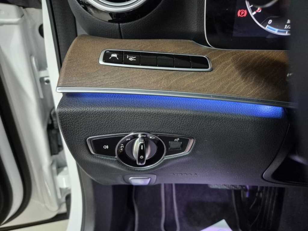 Mercedes Benz E class - Vista 12