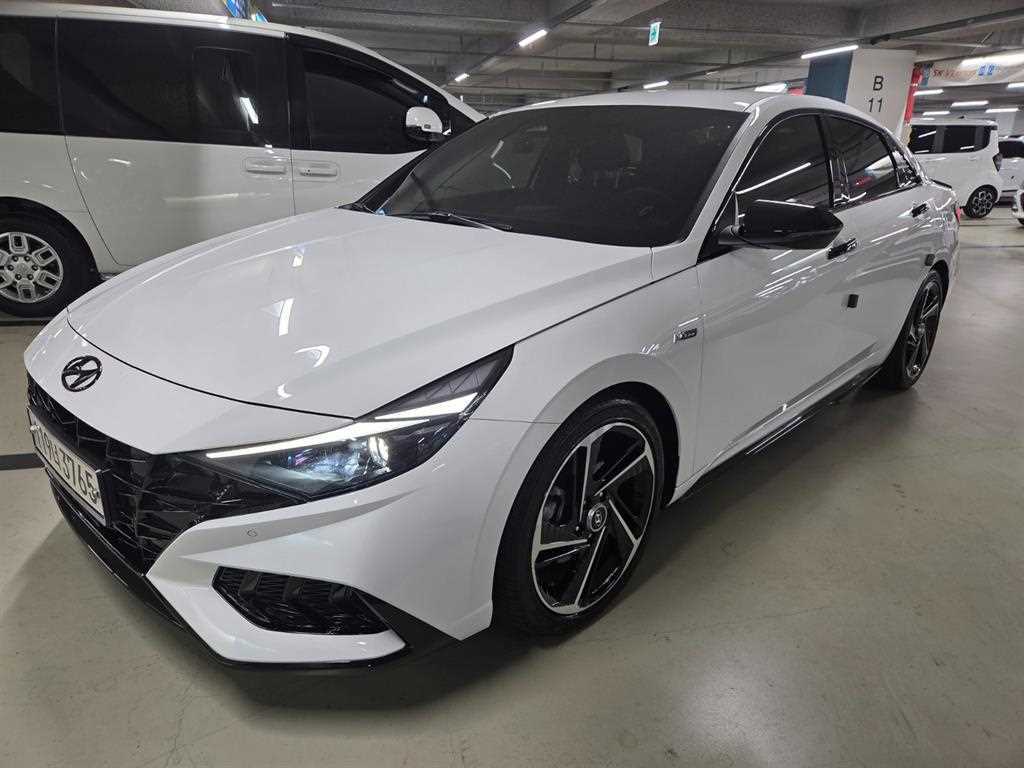 HYUNDAI Avante - Vista 3