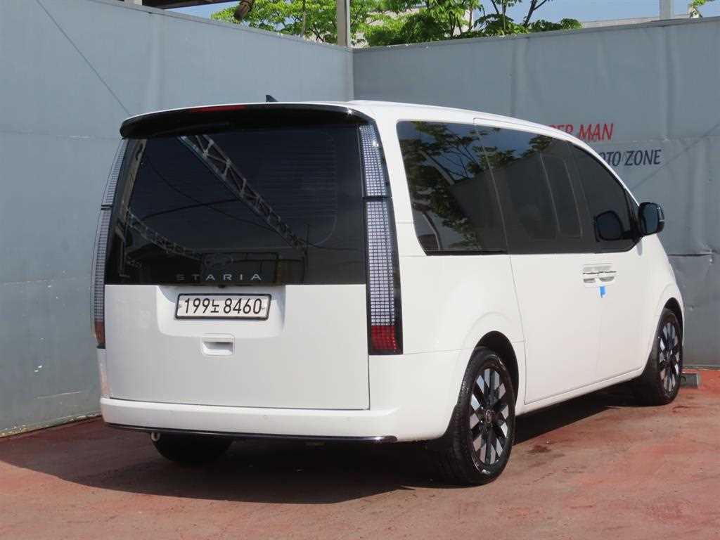 HYUNDAI Staria - Vista 3