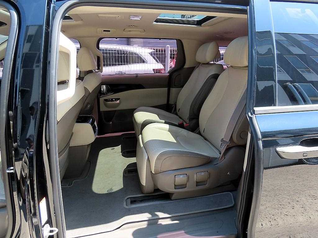KIA Carnival - Vista 6