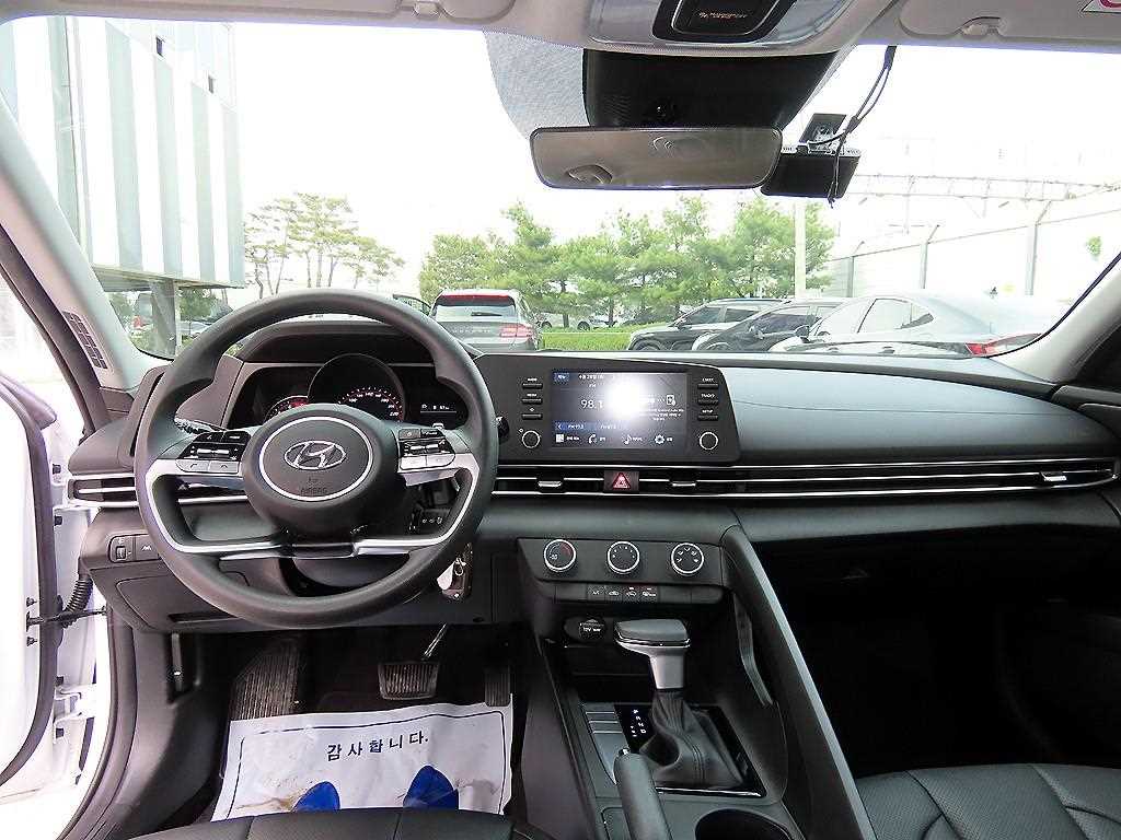 HYUNDAI Avante - Vista 7
