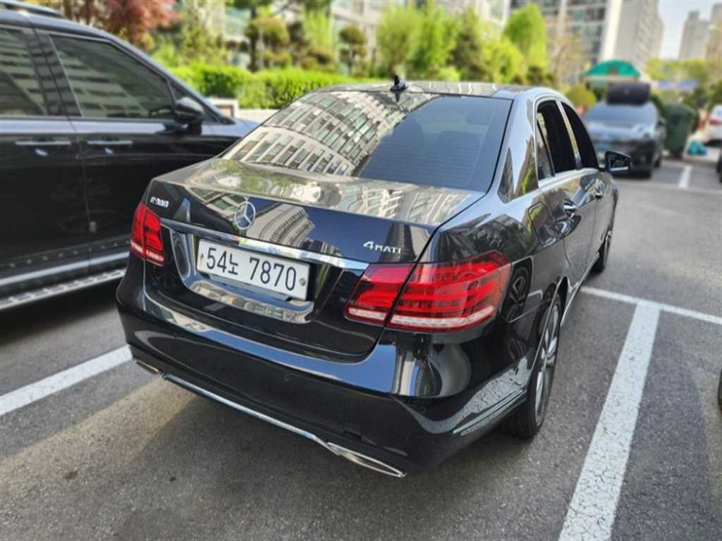 Mercedes Benz E class - Vista 5