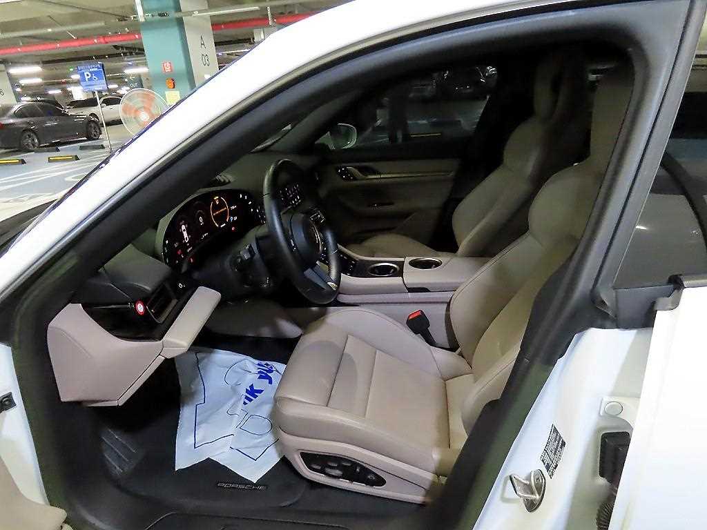 Porsche Taycan - Vista 6
