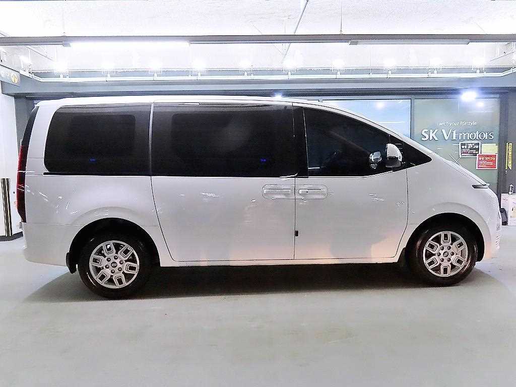 HYUNDAI Staria - Vista 3