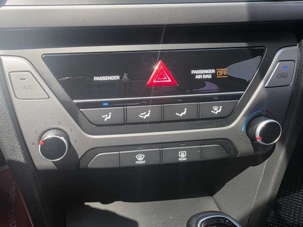 HYUNDAI Avante - Vista 9