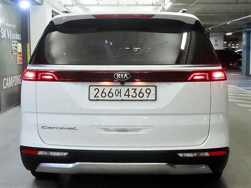 KIA Carnival - Vista 5