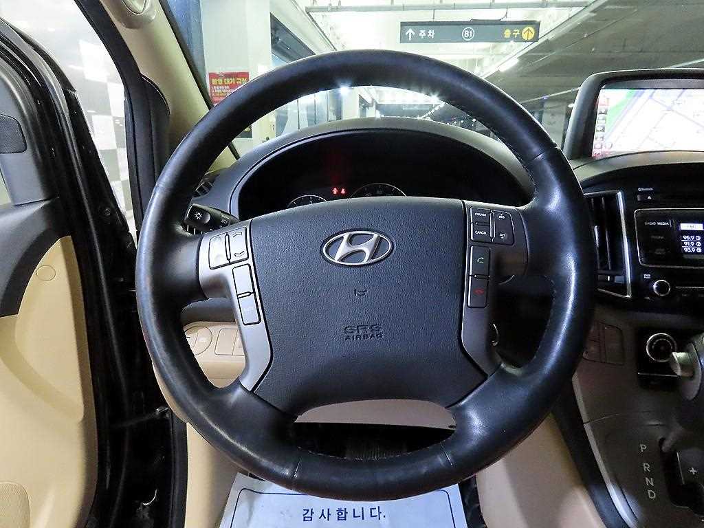 HYUNDAI Starex - Vista 8