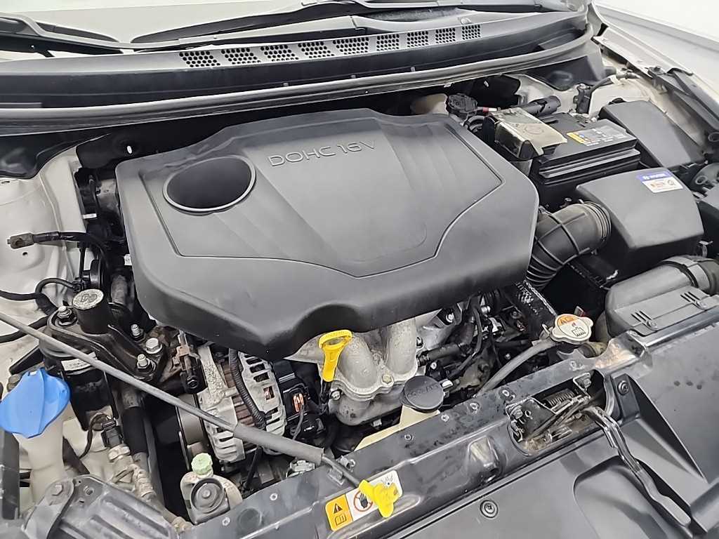 HYUNDAI Avante - Vista 5