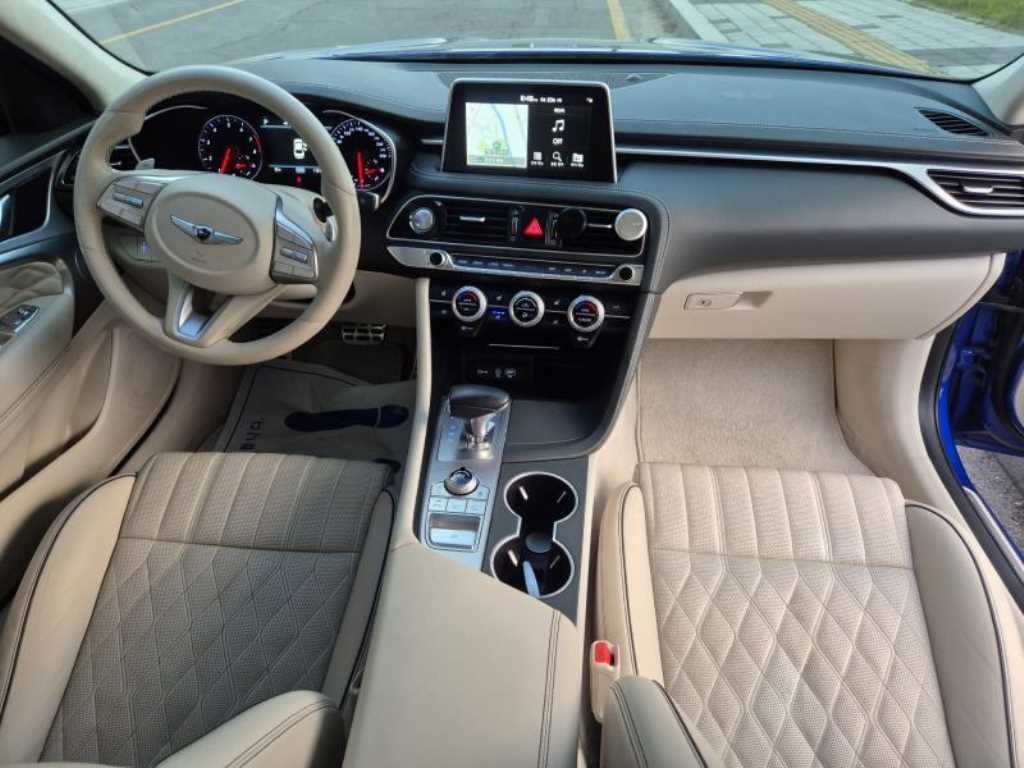 Genesis G70 - Vista 11
