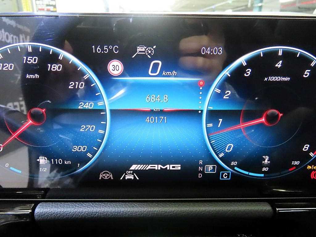 Mercedes Benz GLA Class - Vista 9