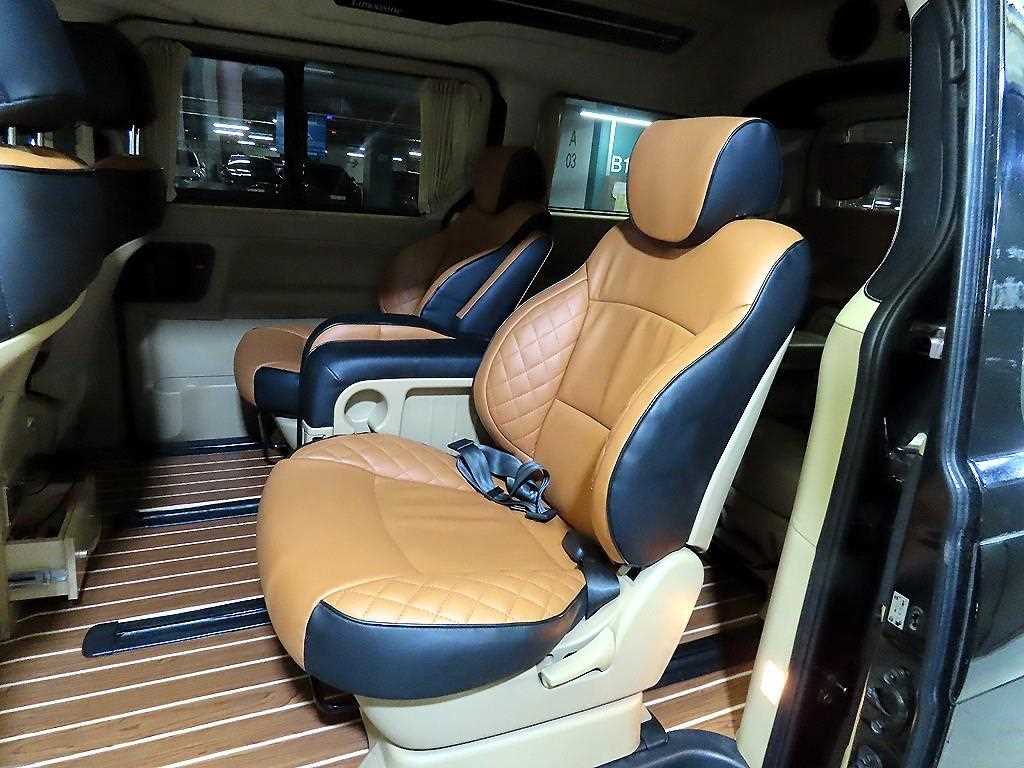 HYUNDAI Starex - Vista 7