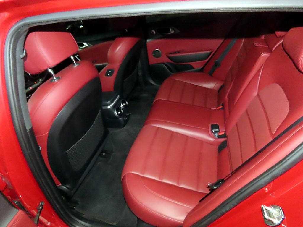 KIA Stinger - Vista 7
