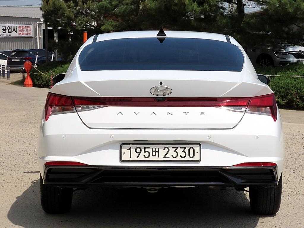 HYUNDAI Avante - Vista 4