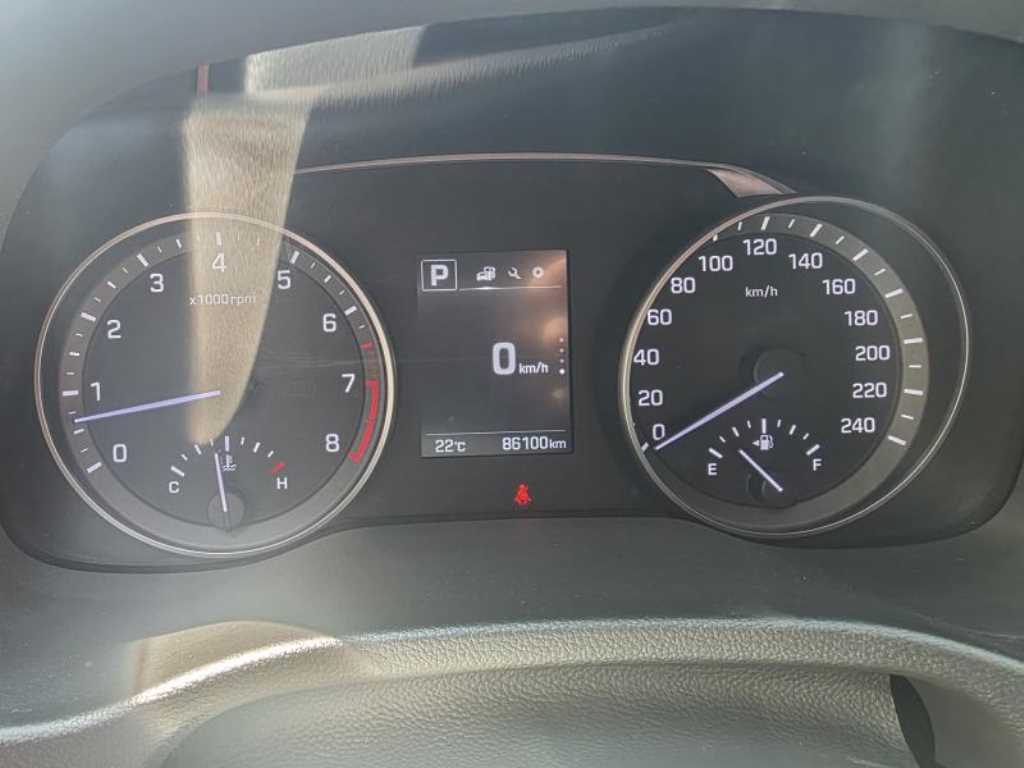 HYUNDAI Avante - Vista 8