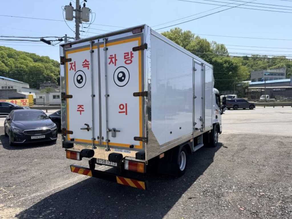 medium and large cargo truck - Vista 4