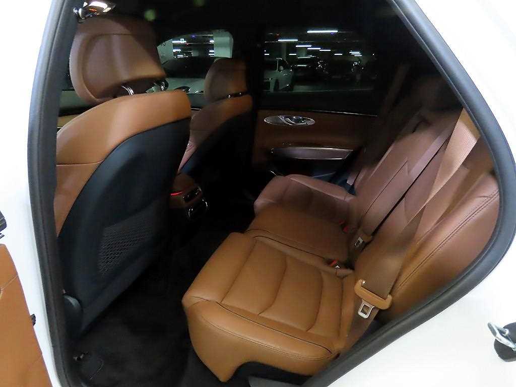 Genesis GV70 - Vista 7