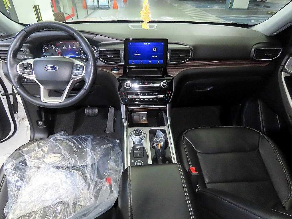 Ford Explorer - Vista 10