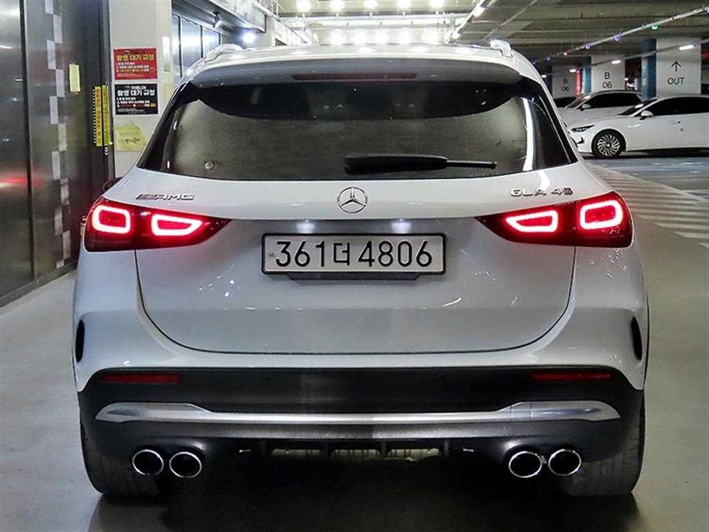 Mercedes Benz GLA Class - Vista 5