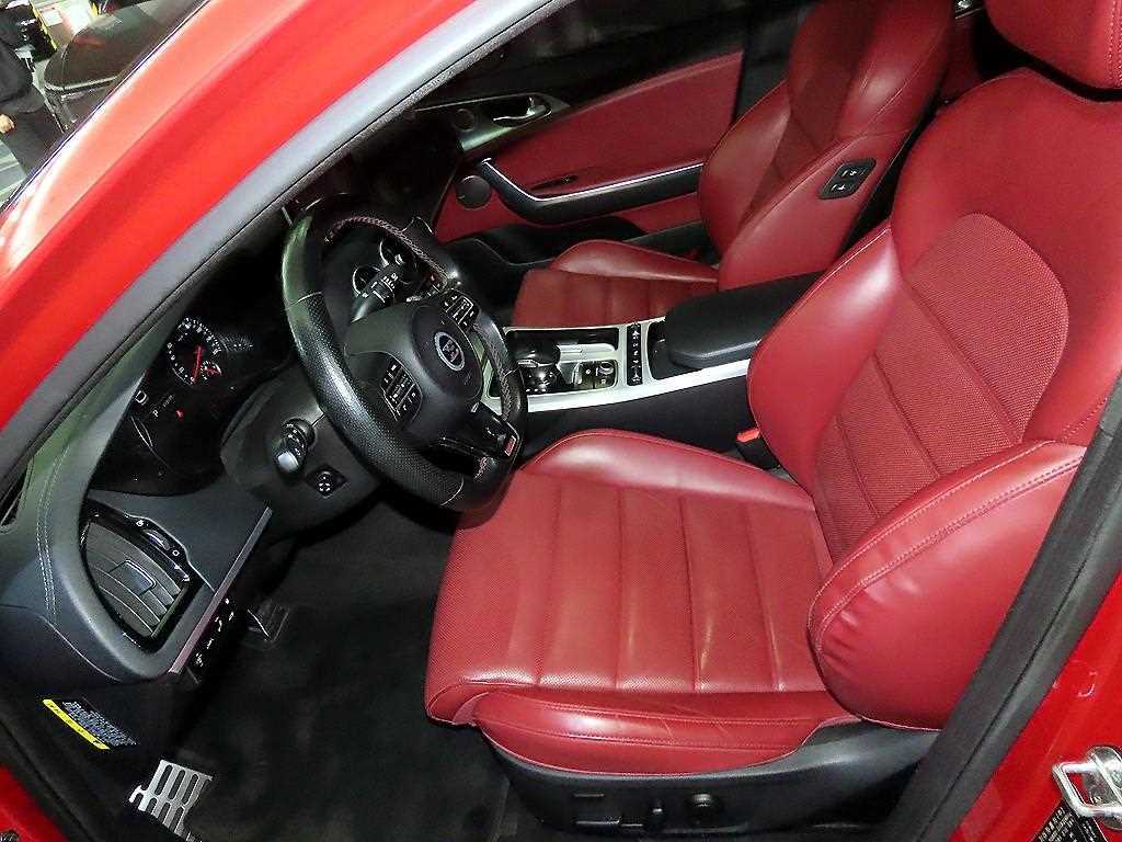 KIA Stinger - Vista 6