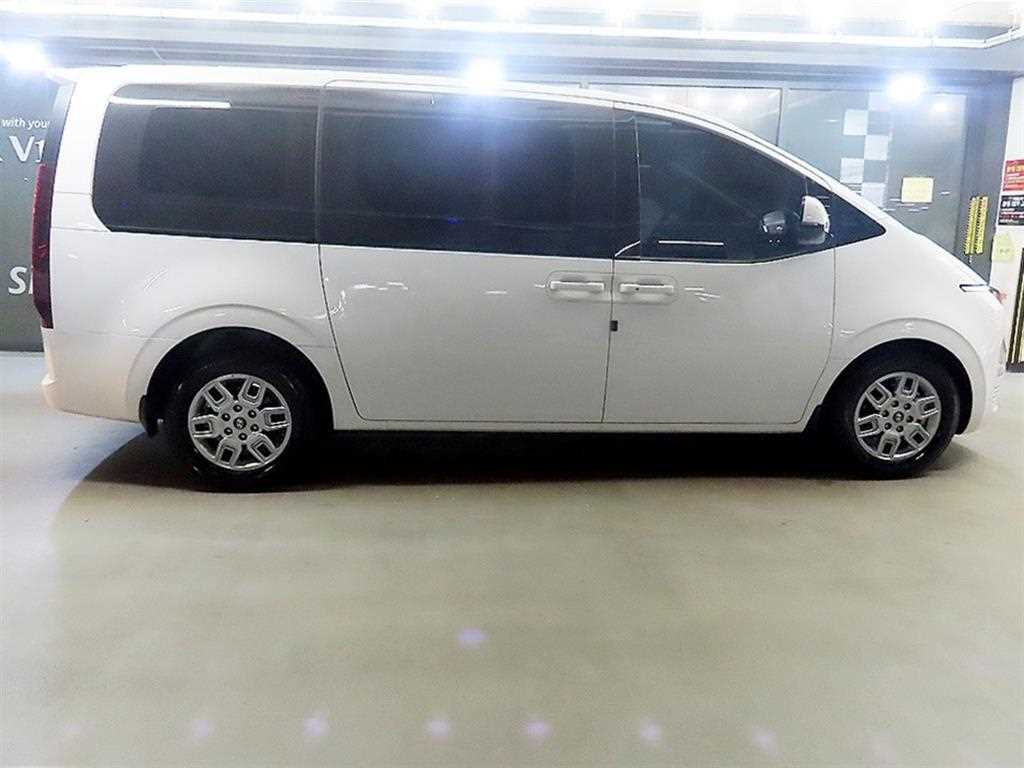 HYUNDAI Staria - Vista 3