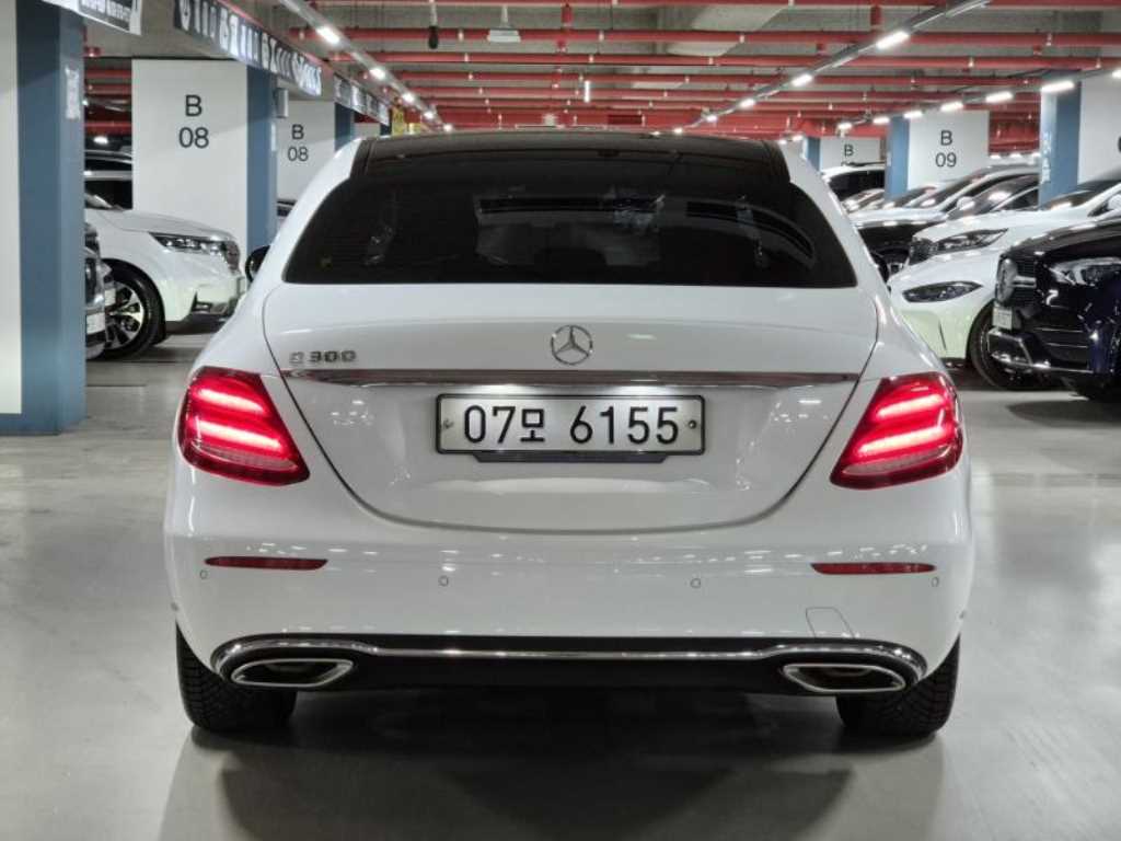 Mercedes Benz E class - Vista 4
