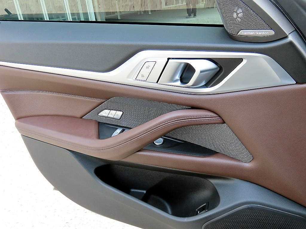 BMW i4 - Vista 12