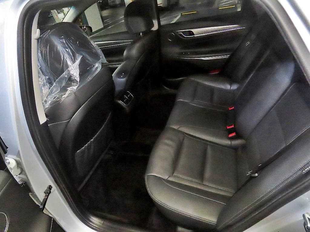 HYUNDAI Grandeur - Vista 7