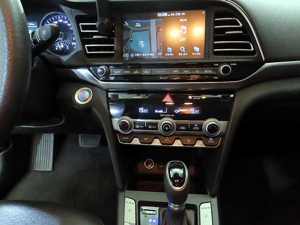 HYUNDAI Avante - Vista 11