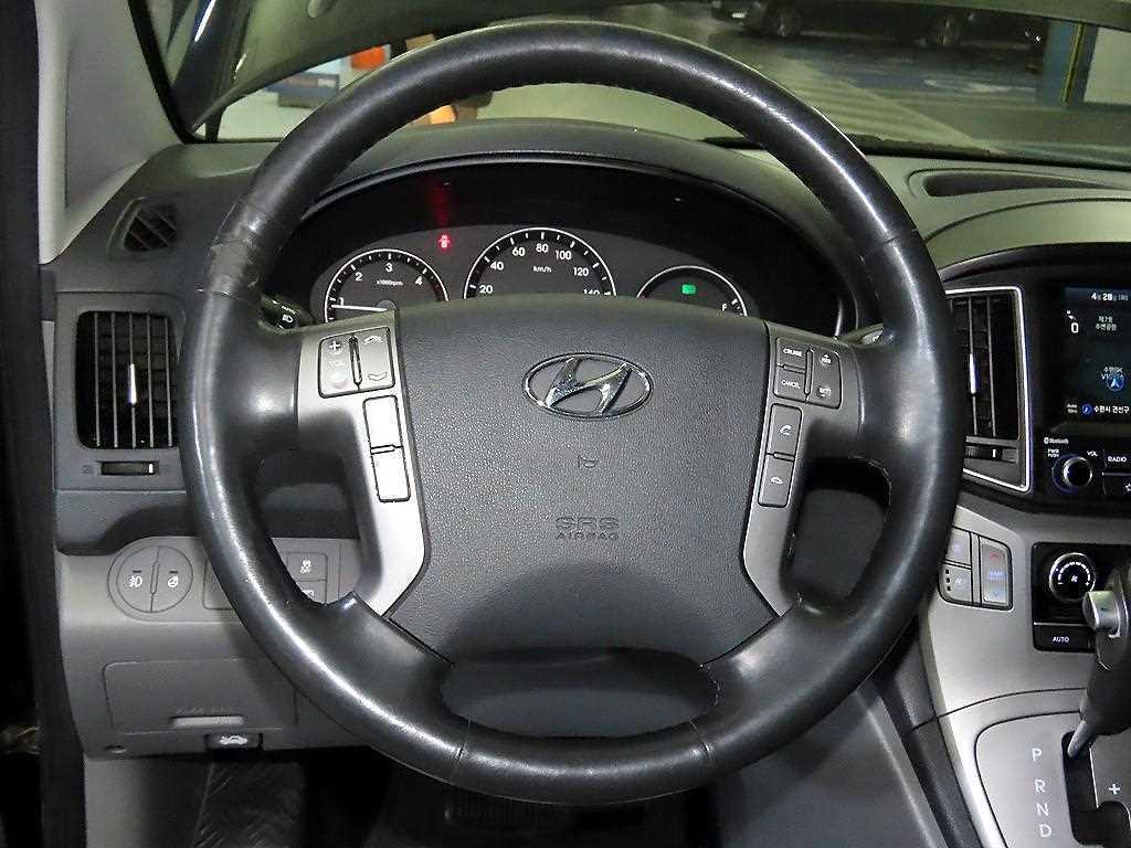 HYUNDAI Starex - Vista 8